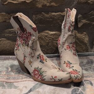 Floral Embroidered Ankle Boots - Cream